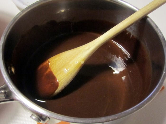 ¿Cómo hacer el bálsamo de chocolate y menta para labios?