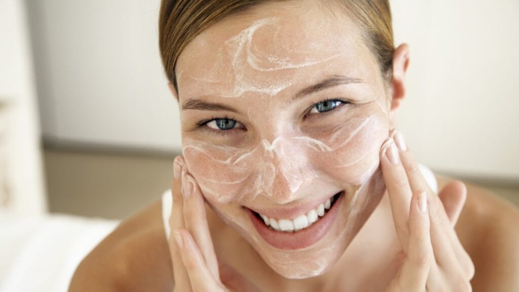 En tu rutina de belleza no debe faltar el protector solar