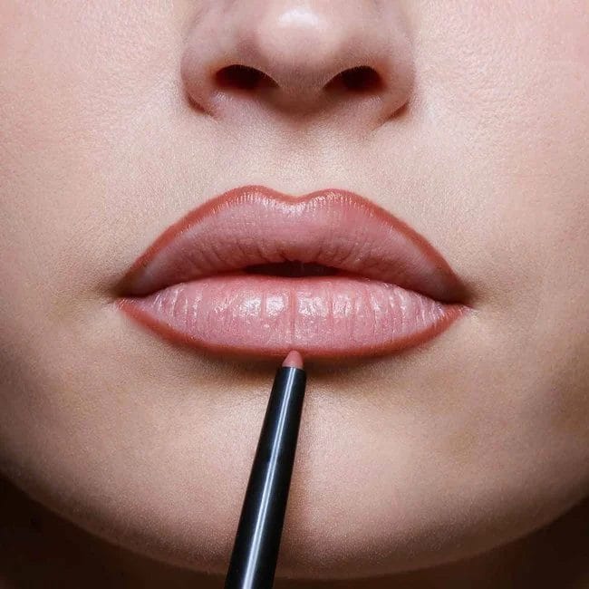 Labial y personalidad: Un labial difuminado y natural revela una personalidad soñadora, sensible y bohemia